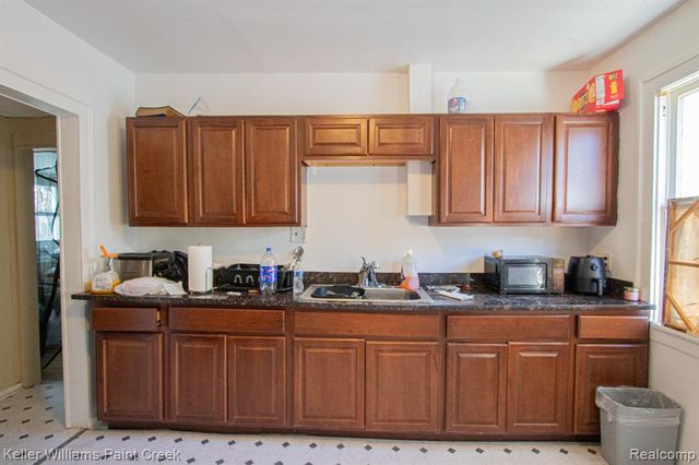 8284 Dodge Avenue, Warren, MI 48089