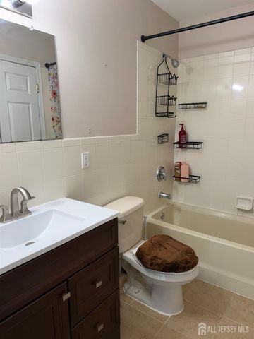 123 Chariot Court, Piscataway, NJ 08854