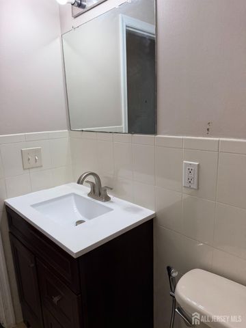 123 Chariot Court, Piscataway, NJ 08854