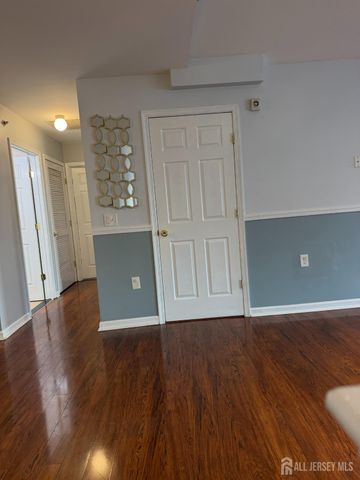 123 Chariot Court, Piscataway, NJ 08854