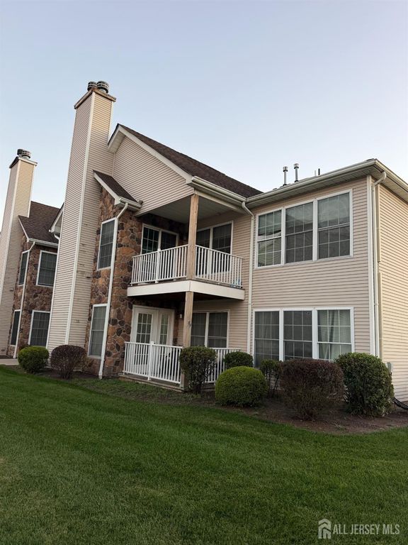 123 Chariot Court, Piscataway, NJ 08854