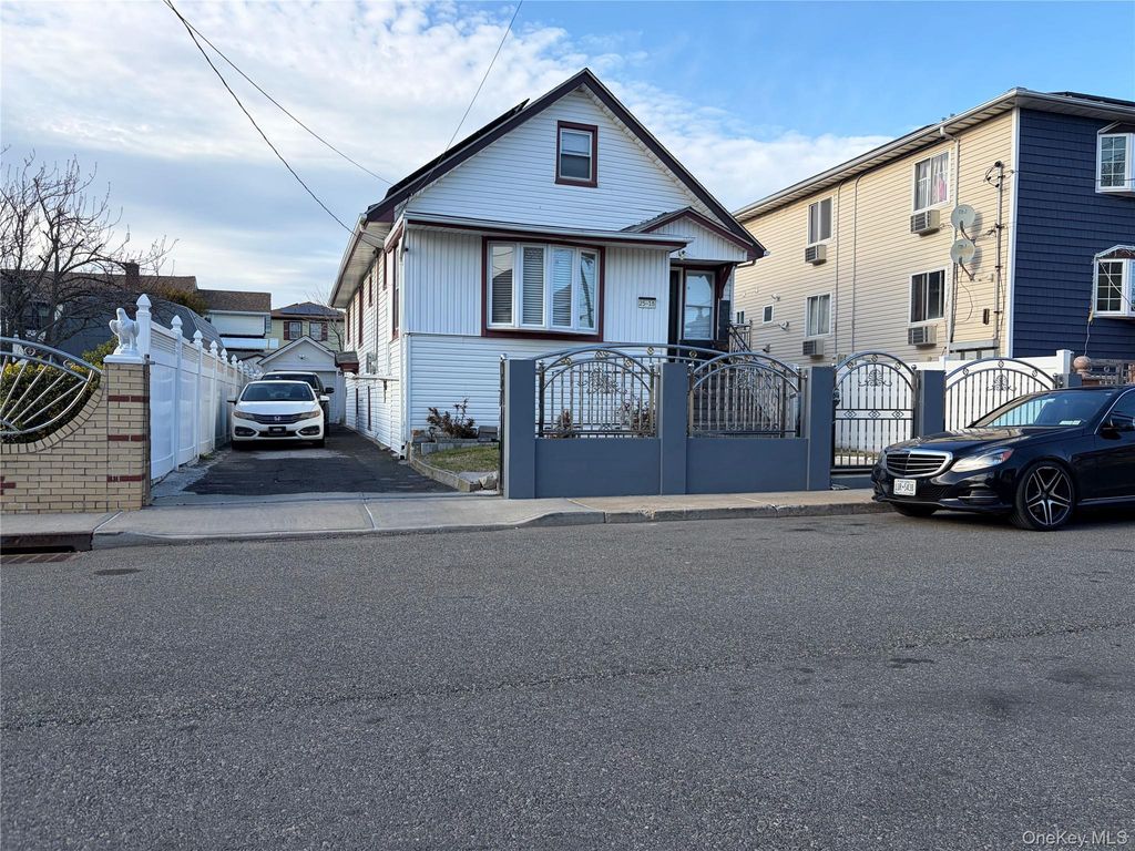 2518 Deerfield Road, Far Rockaway, NY 11691