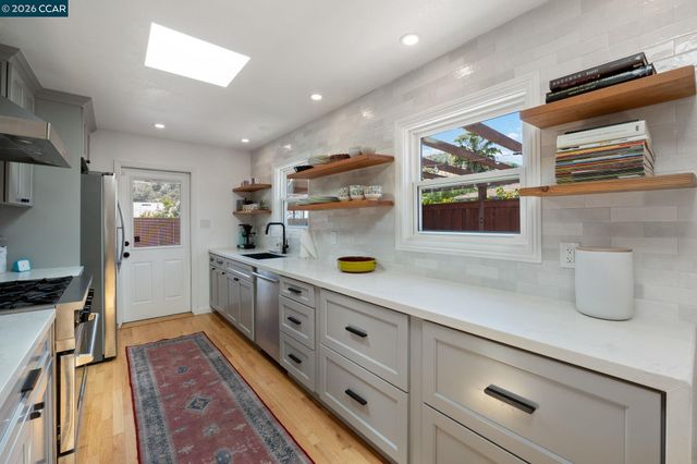 2420 Doidge Ave, Pinole, CA 94564