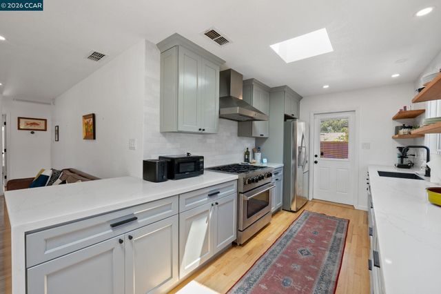 2420 Doidge Ave, Pinole, CA 94564
