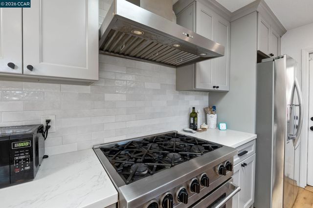 2420 Doidge Ave, Pinole, CA 94564