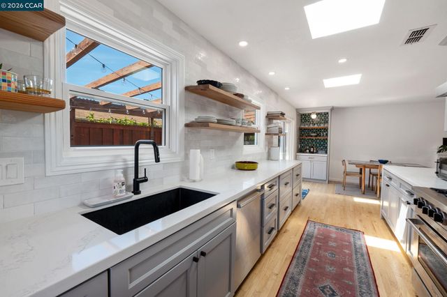 2420 Doidge Ave, Pinole, CA 94564