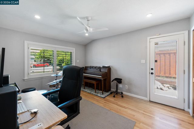 2420 Doidge Ave, Pinole, CA 94564