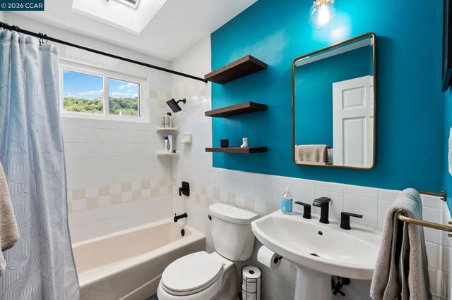 2420 Doidge Ave, Pinole, CA 94564