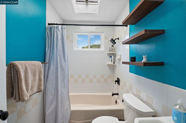 2420 Doidge Ave, Pinole, CA 94564
