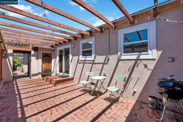 2420 Doidge Ave, Pinole, CA 94564