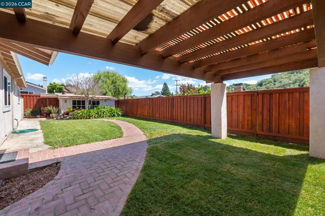 2420 Doidge Ave, Pinole, CA 94564