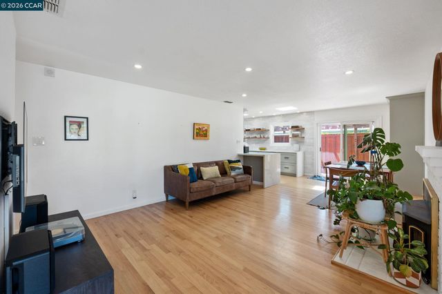 2420 Doidge Ave, Pinole, CA 94564
