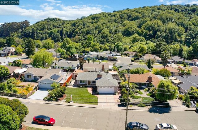 2420 Doidge Ave, Pinole, CA 94564