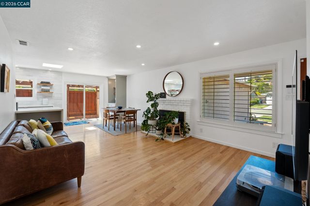 2420 Doidge Ave, Pinole, CA 94564