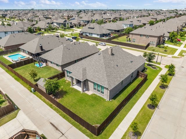 1696 Storey Lane, Waxahachie, TX 75165