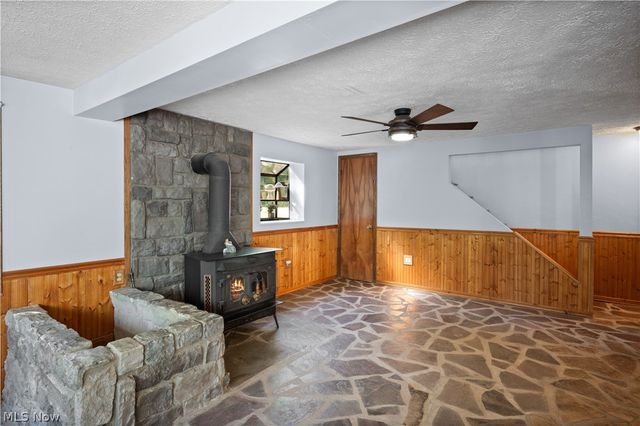 842 River Road, Davisville, WV 26142