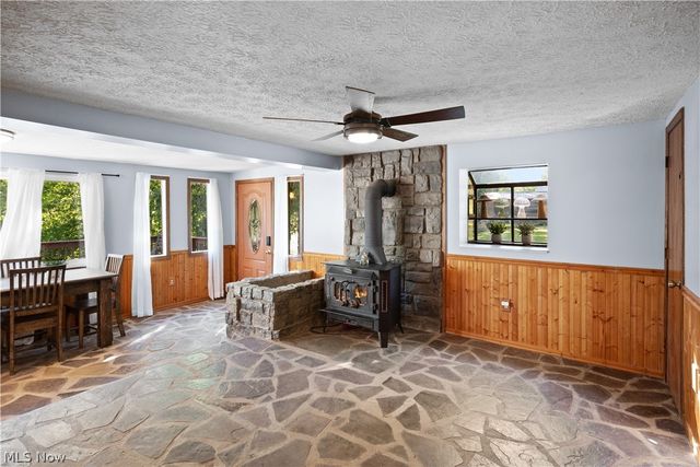 842 River Road, Davisville, WV 26142
