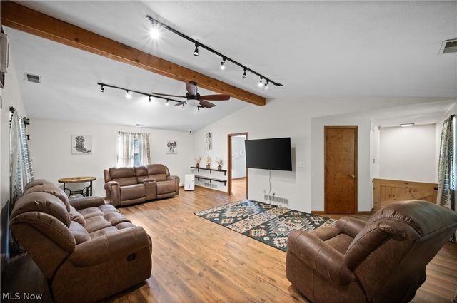 842 River Road, Davisville, WV 26142