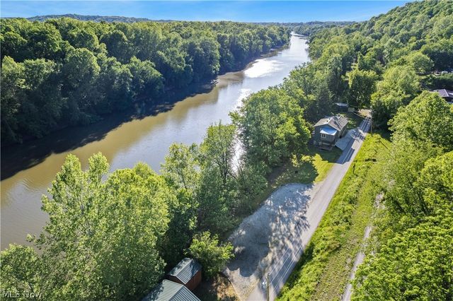 842 River Road, Davisville, WV 26142