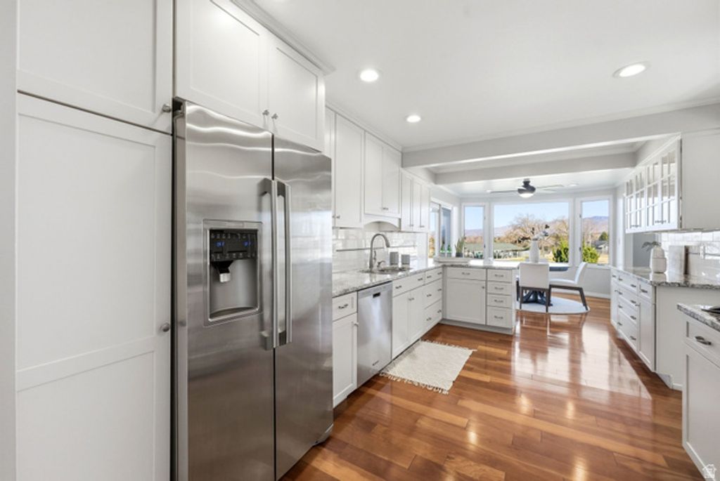 Image 17 of property listing at 2551 E SUNDOWN AVE, Cottonwood Heights, UT 84121