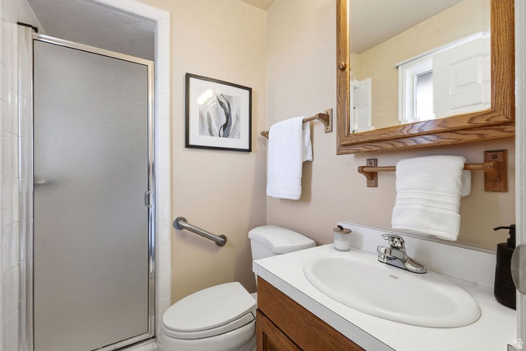 Image 21 of property listing at 2551 E SUNDOWN AVE, Cottonwood Heights, UT 84121