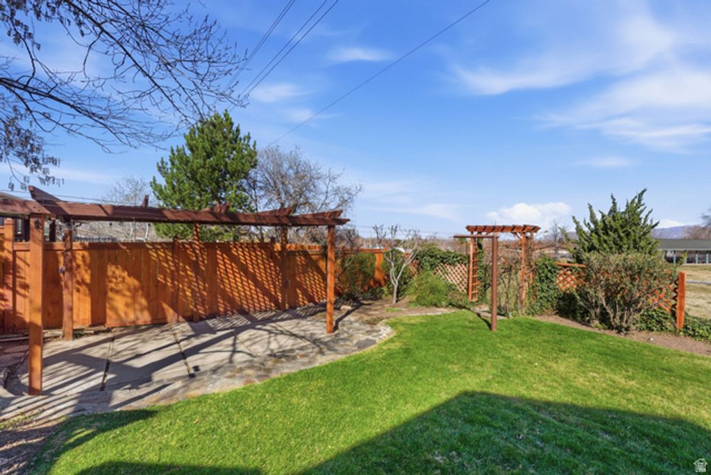 Image 37 of property listing at 2551 E SUNDOWN AVE, Cottonwood Heights, UT 84121