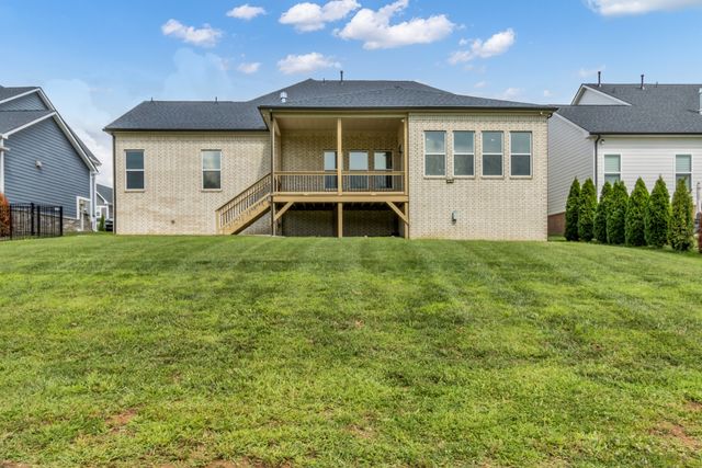 5043 High Park Hill Dr, Arrington, TN 37014