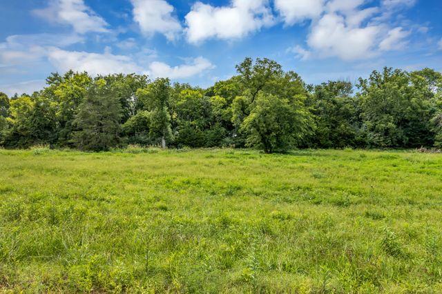 5043 High Park Hill Dr, Arrington, TN 37014