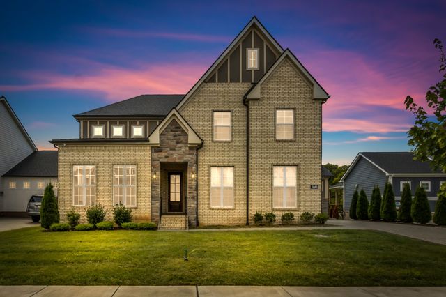 5043 High Park Hill Dr, Arrington, TN 37014