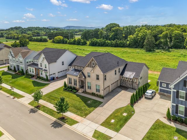 5043 High Park Hill Dr, Arrington, TN 37014