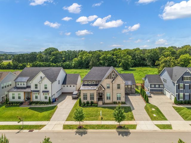 5043 High Park Hill Dr, Arrington, TN 37014