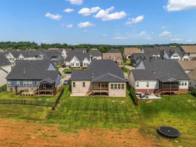 5043 High Park Hill Dr, Arrington, TN 37014