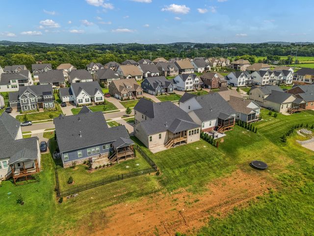 5043 High Park Hill Dr, Arrington, TN 37014