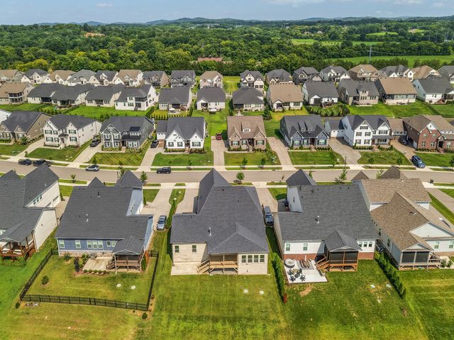 5043 High Park Hill Dr, Arrington, TN 37014