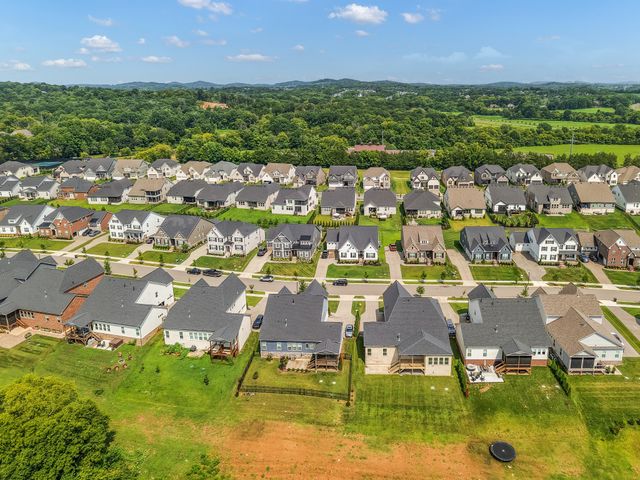 5043 High Park Hill Dr, Arrington, TN 37014
