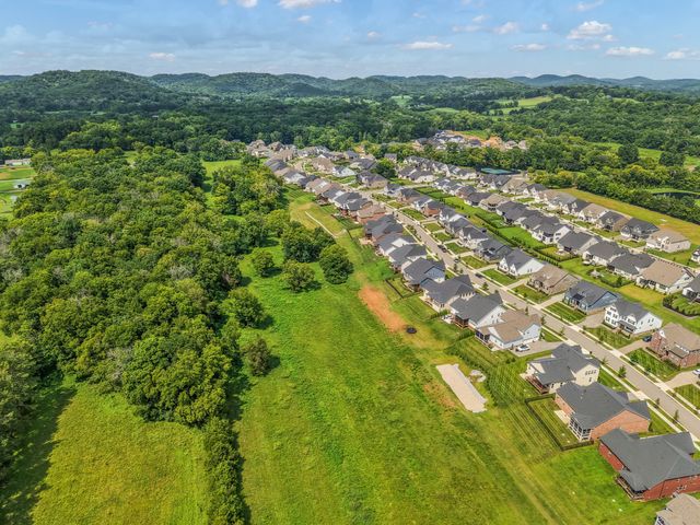 5043 High Park Hill Dr, Arrington, TN 37014