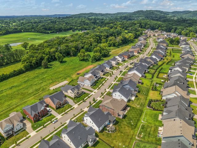 5043 High Park Hill Dr, Arrington, TN 37014