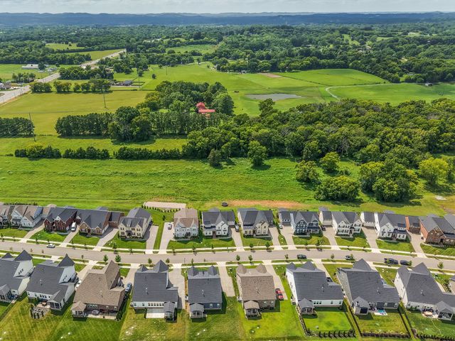 5043 High Park Hill Dr, Arrington, TN 37014