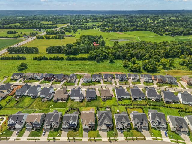 5043 High Park Hill Dr, Arrington, TN 37014