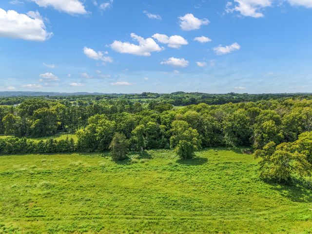 5043 High Park Hill Dr, Arrington, TN 37014