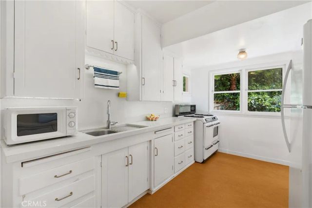 2364 Canyon Drive, Los Angeles, CA 90068