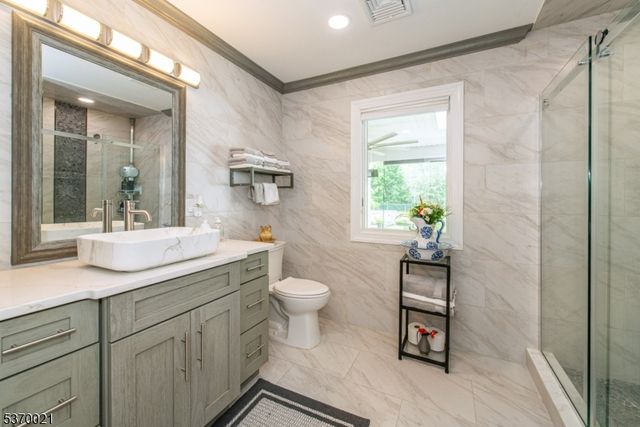 18 Cleary Pl, Fairfield Twp., NJ 07004