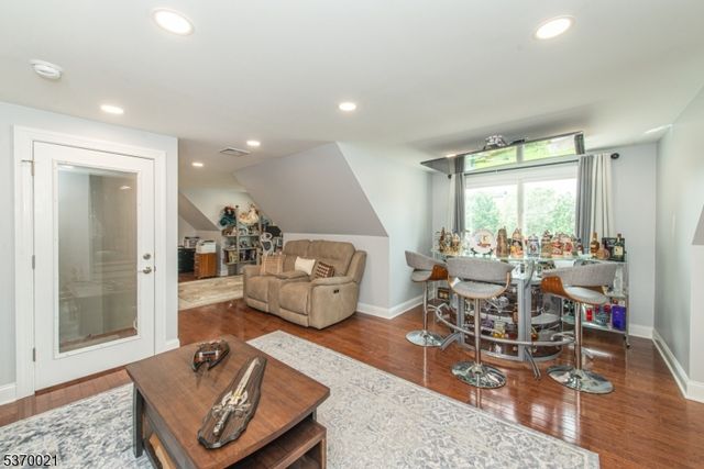 18 Cleary Pl, Fairfield Twp., NJ 07004