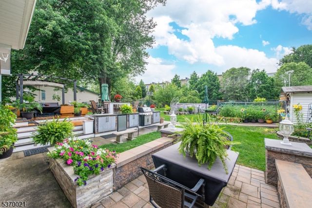 18 Cleary Pl, Fairfield Twp., NJ 07004