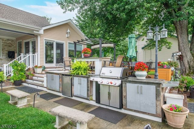 18 Cleary Pl, Fairfield Twp., NJ 07004