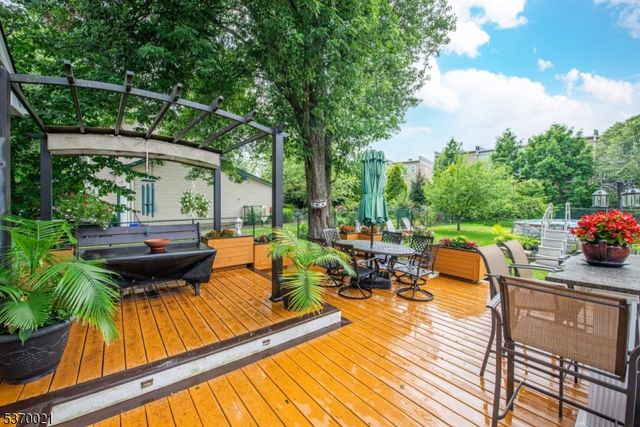 18 Cleary Pl, Fairfield Twp., NJ 07004