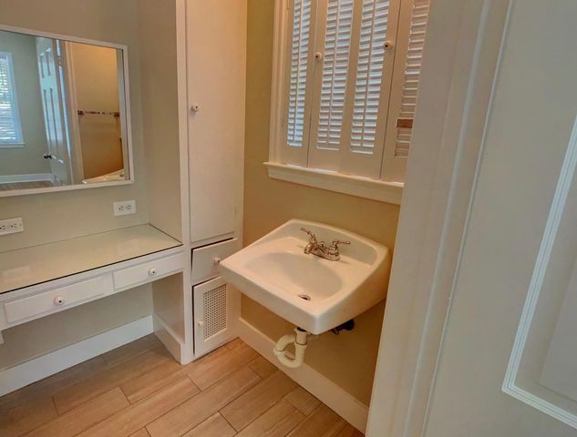 811 E 38th ST, Austin, TX 78705