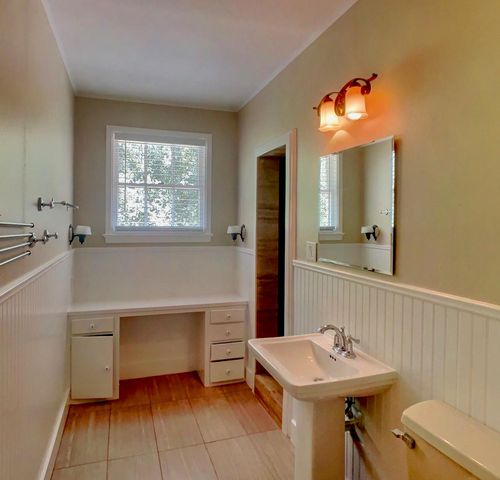 811 E 38th ST, Austin, TX 78705