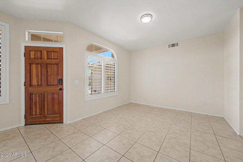Image 4 of property listing at 4136 W LAREDO Street, Chandler, AZ 85226
