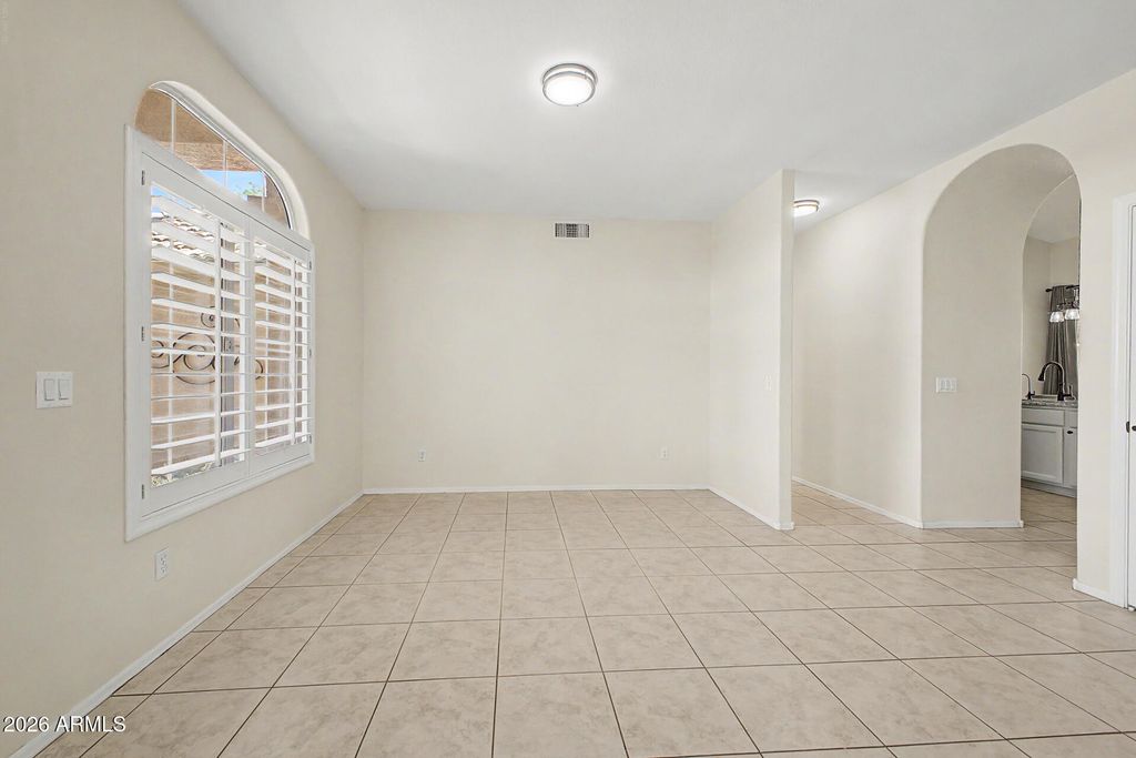 Image 5 of property listing at 4136 W LAREDO Street, Chandler, AZ 85226